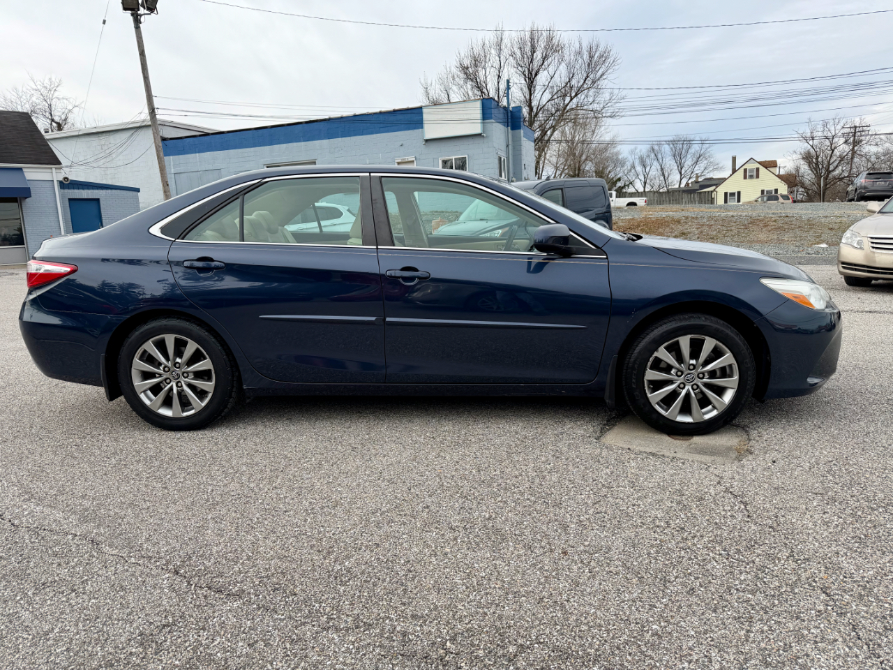 Toyota Camry 4dr Sdn XLE Auto 2016