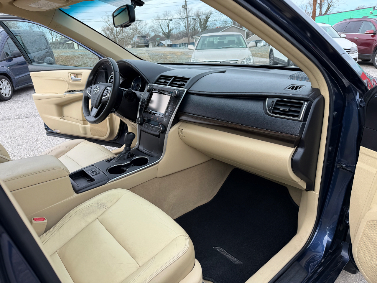 Toyota Camry 4dr Sdn XLE Auto 2016