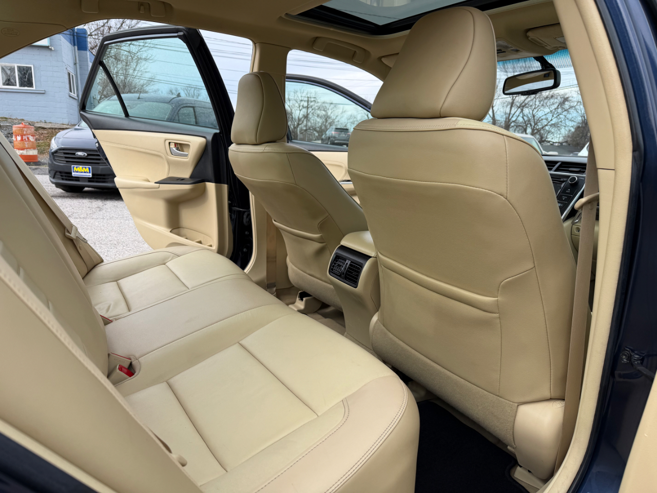 Toyota Camry 4dr Sdn XLE Auto 2016