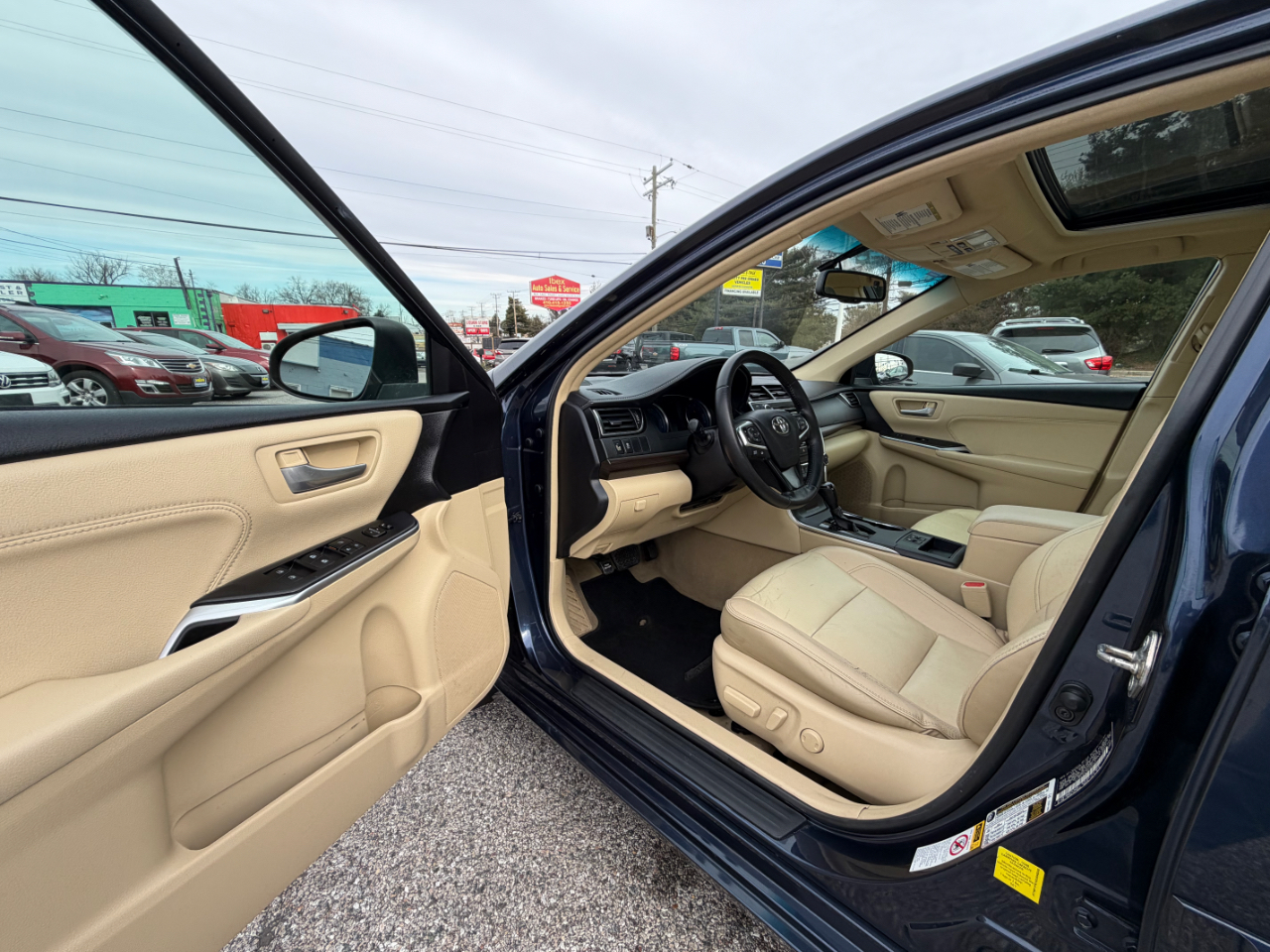 Toyota Camry 4dr Sdn XLE Auto 2016