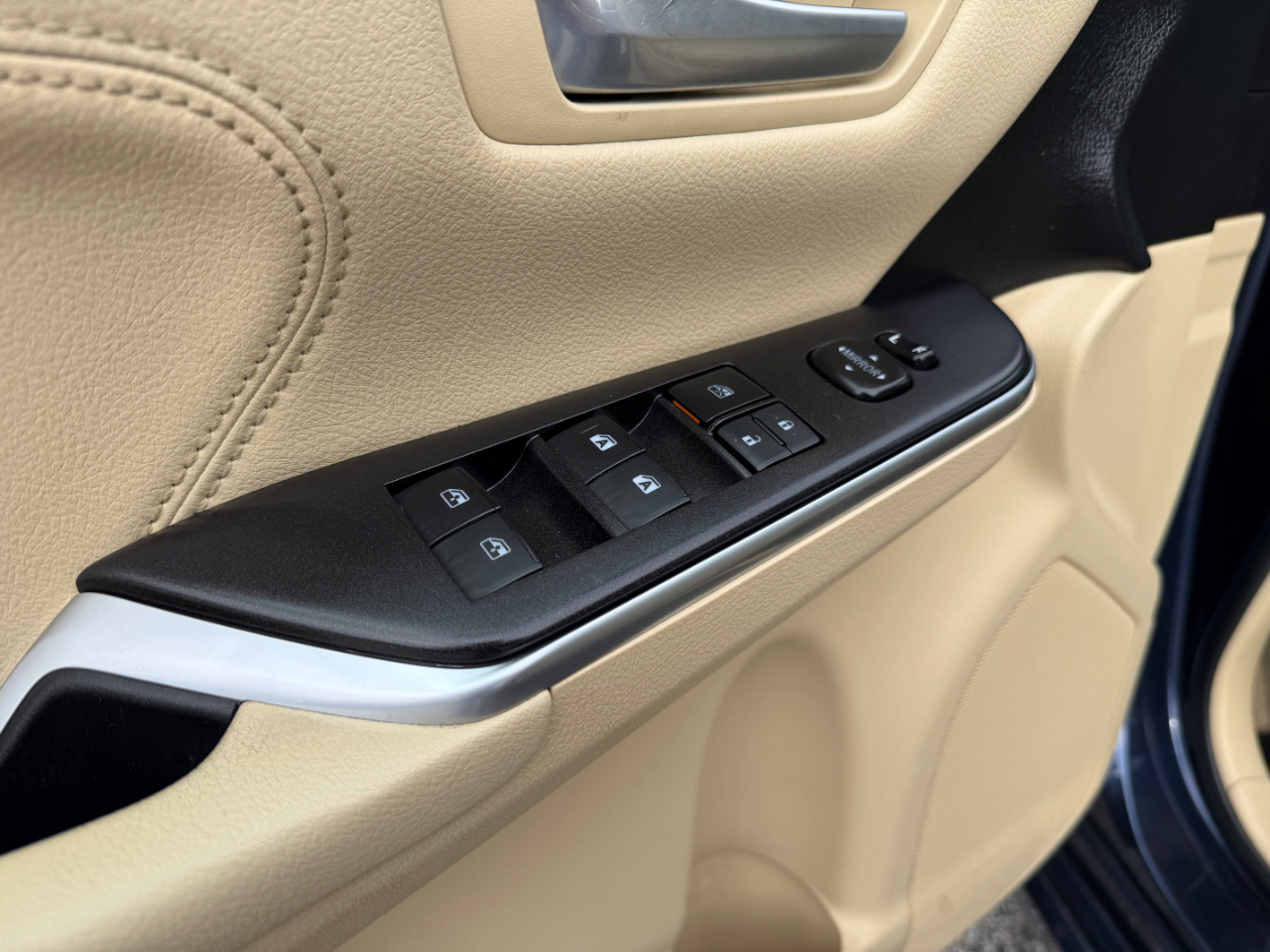 Toyota Camry 4dr Sdn XLE Auto 2016