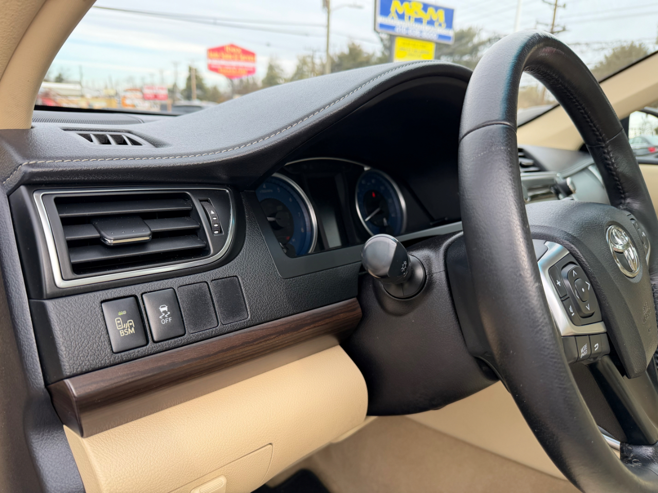 Toyota Camry 4dr Sdn XLE Auto 2016