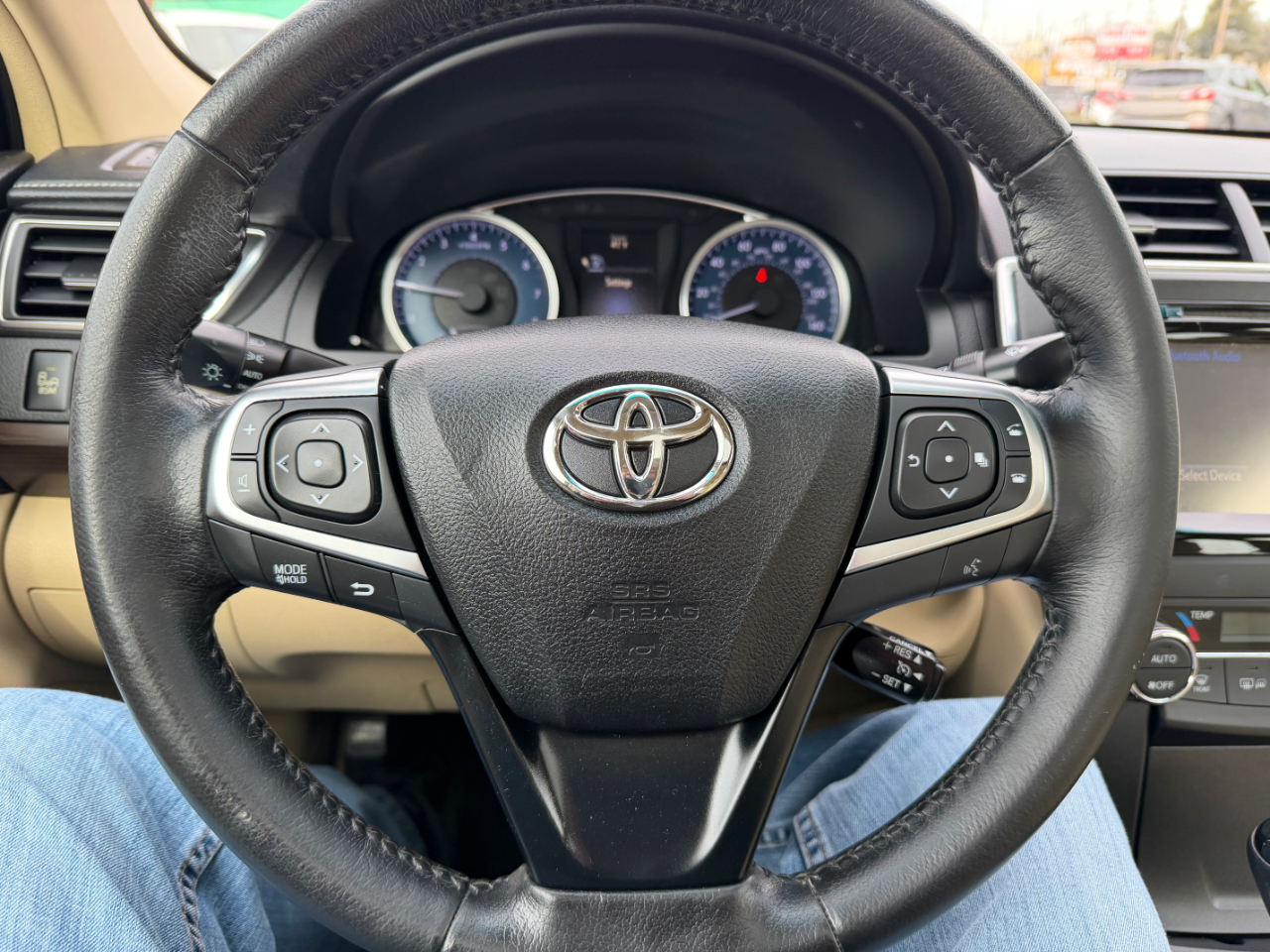 Toyota Camry 4dr Sdn XLE Auto 2016