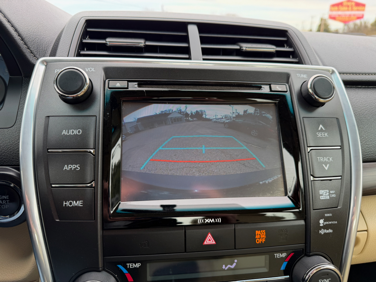 Toyota Camry 4dr Sdn XLE Auto 2016