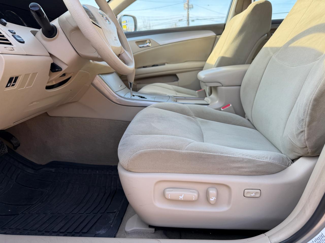 Toyota Avalon 4dr Sdn XL (Natl) 2005