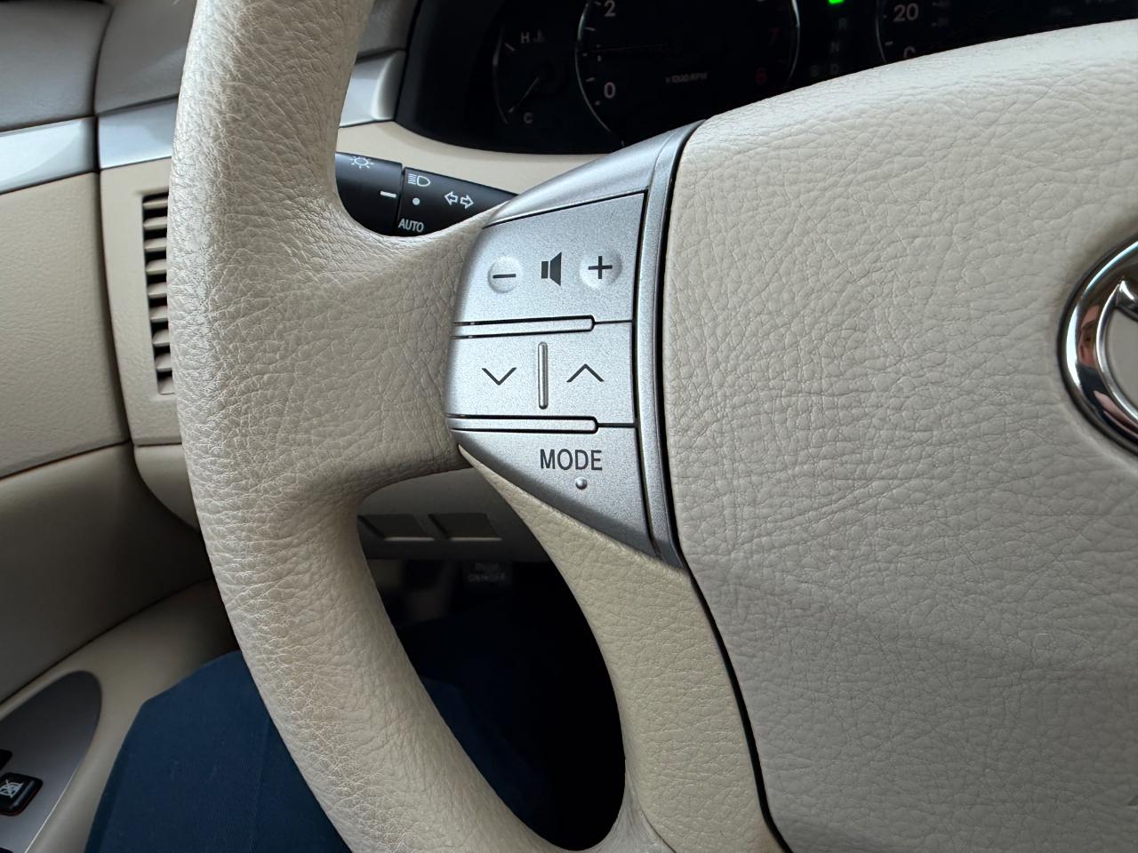 Toyota Avalon 4dr Sdn XL (Natl) 2005