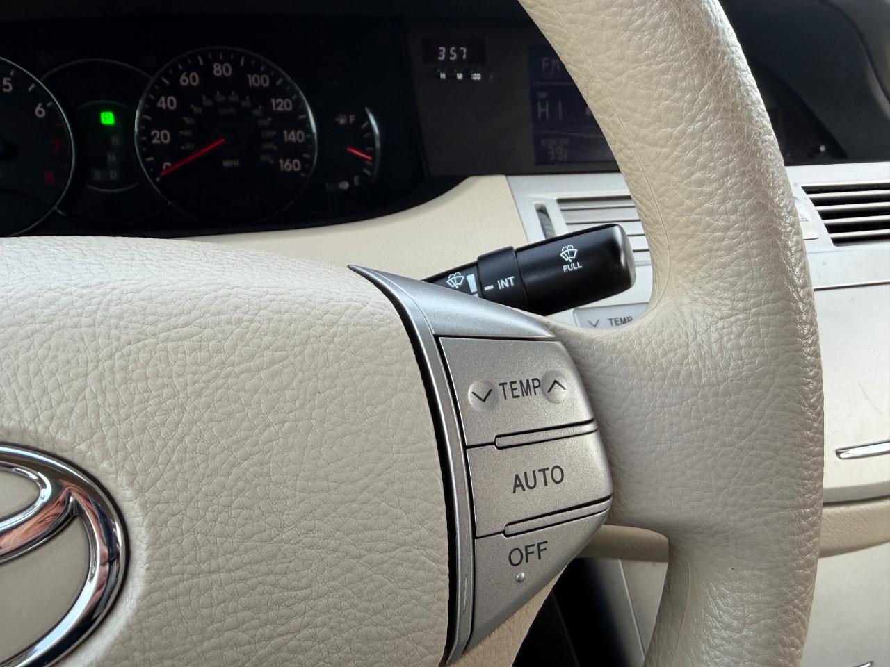 Toyota Avalon 4dr Sdn XL (Natl) 2005