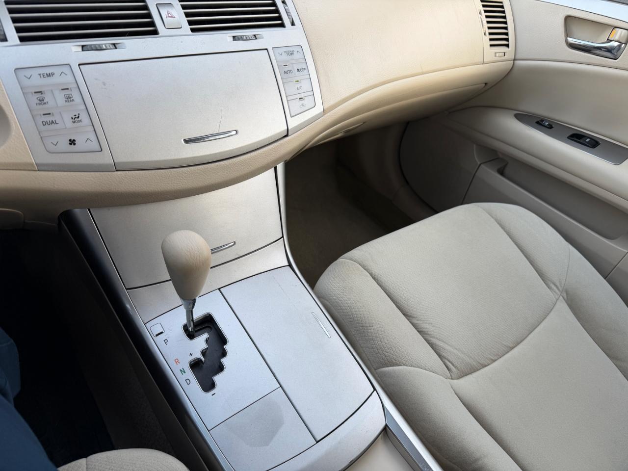 Toyota Avalon 4dr Sdn XL (Natl) 2005