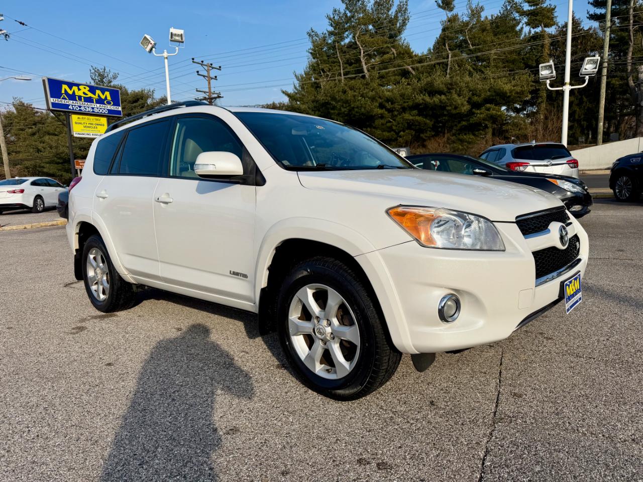 Toyota RAV4 4WD 4dr V6 5-Spd AT Ltd (Natl) 2011