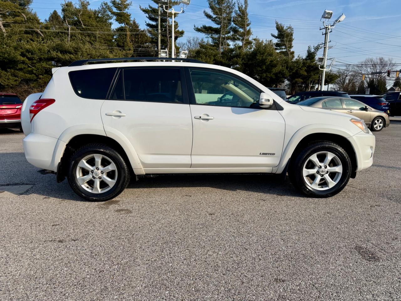 Toyota RAV4 4WD 4dr V6 5-Spd AT Ltd (Natl) 2011