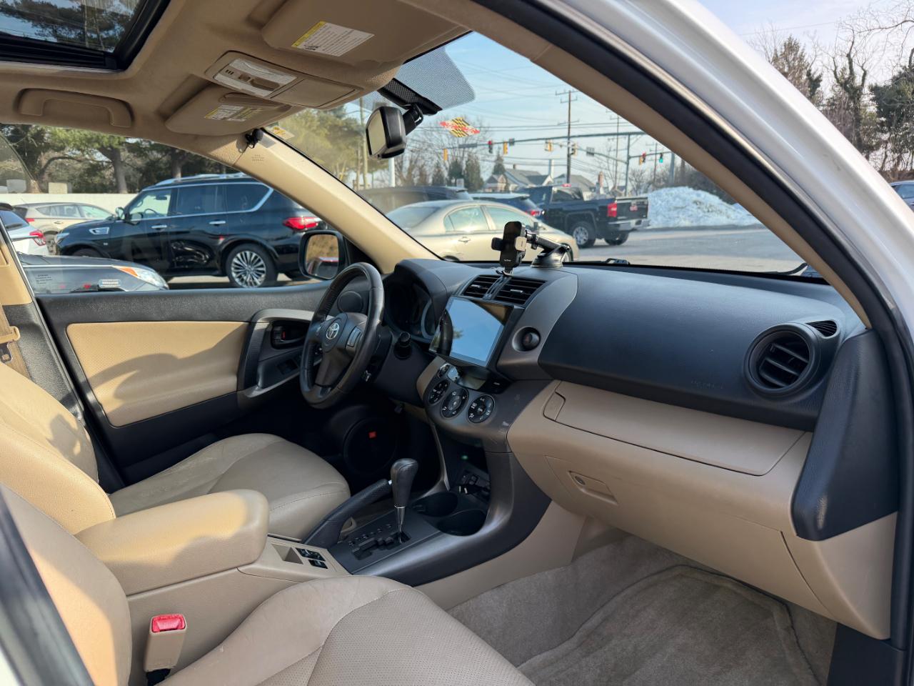 Toyota RAV4 4WD 4dr V6 5-Spd AT Ltd (Natl) 2011