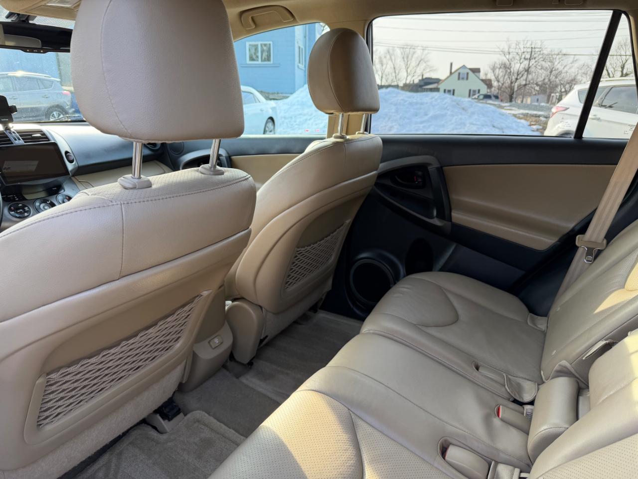 Toyota RAV4 4WD 4dr V6 5-Spd AT Ltd (Natl) 2011