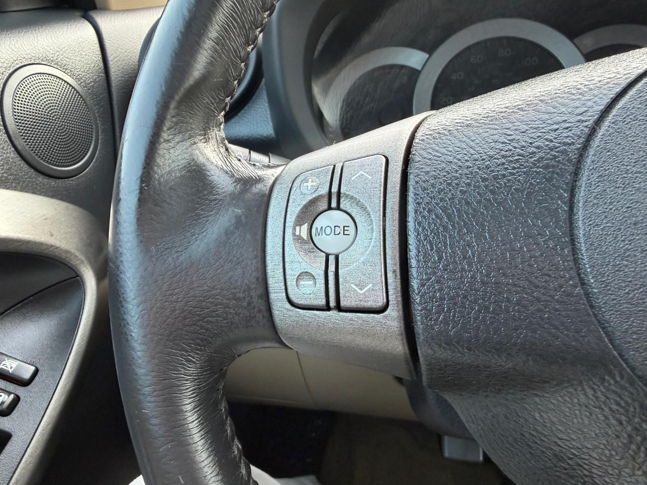 Toyota RAV4 4WD 4dr V6 5-Spd AT Ltd (Natl) 2011