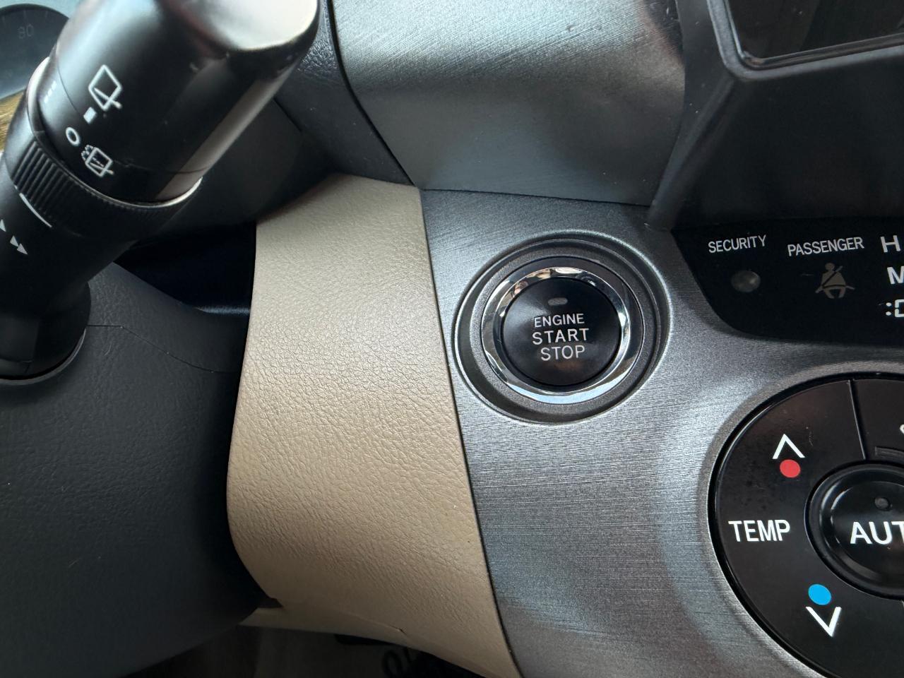 Toyota RAV4 4WD 4dr V6 5-Spd AT Ltd (Natl) 2011