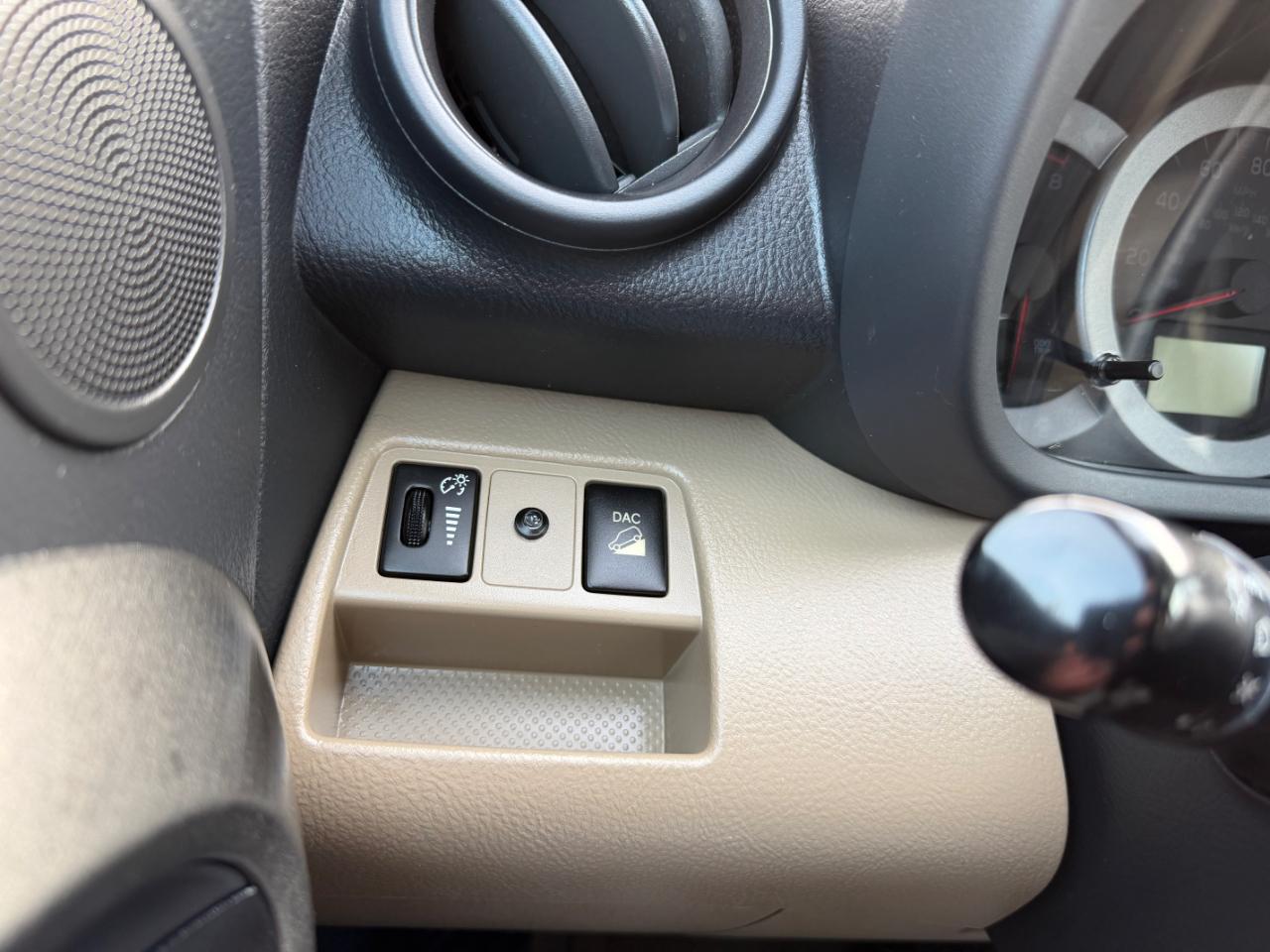 Toyota RAV4 4WD 4dr V6 5-Spd AT Ltd (Natl) 2011