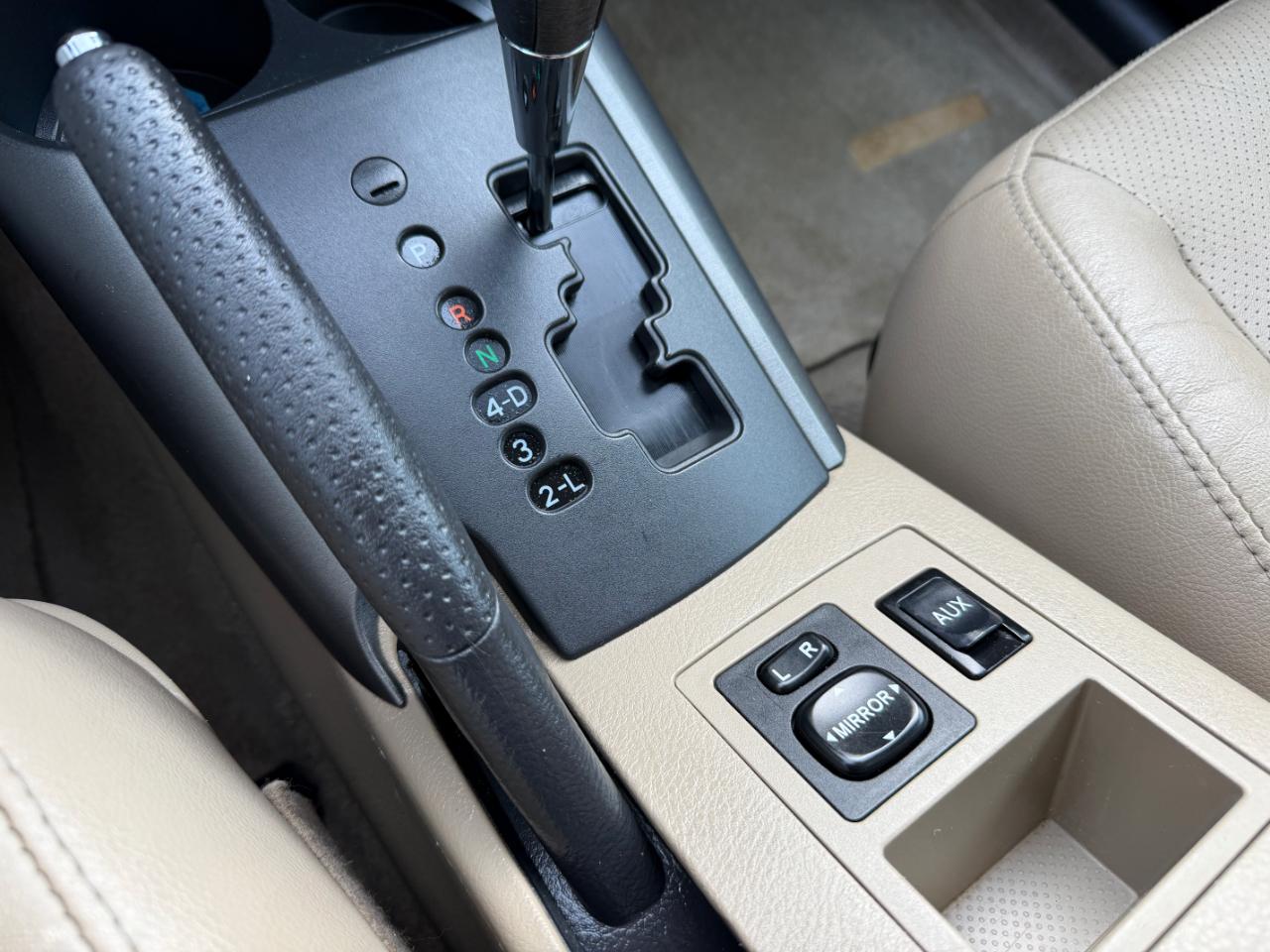 Toyota RAV4 4WD 4dr V6 5-Spd AT Ltd (Natl) 2011