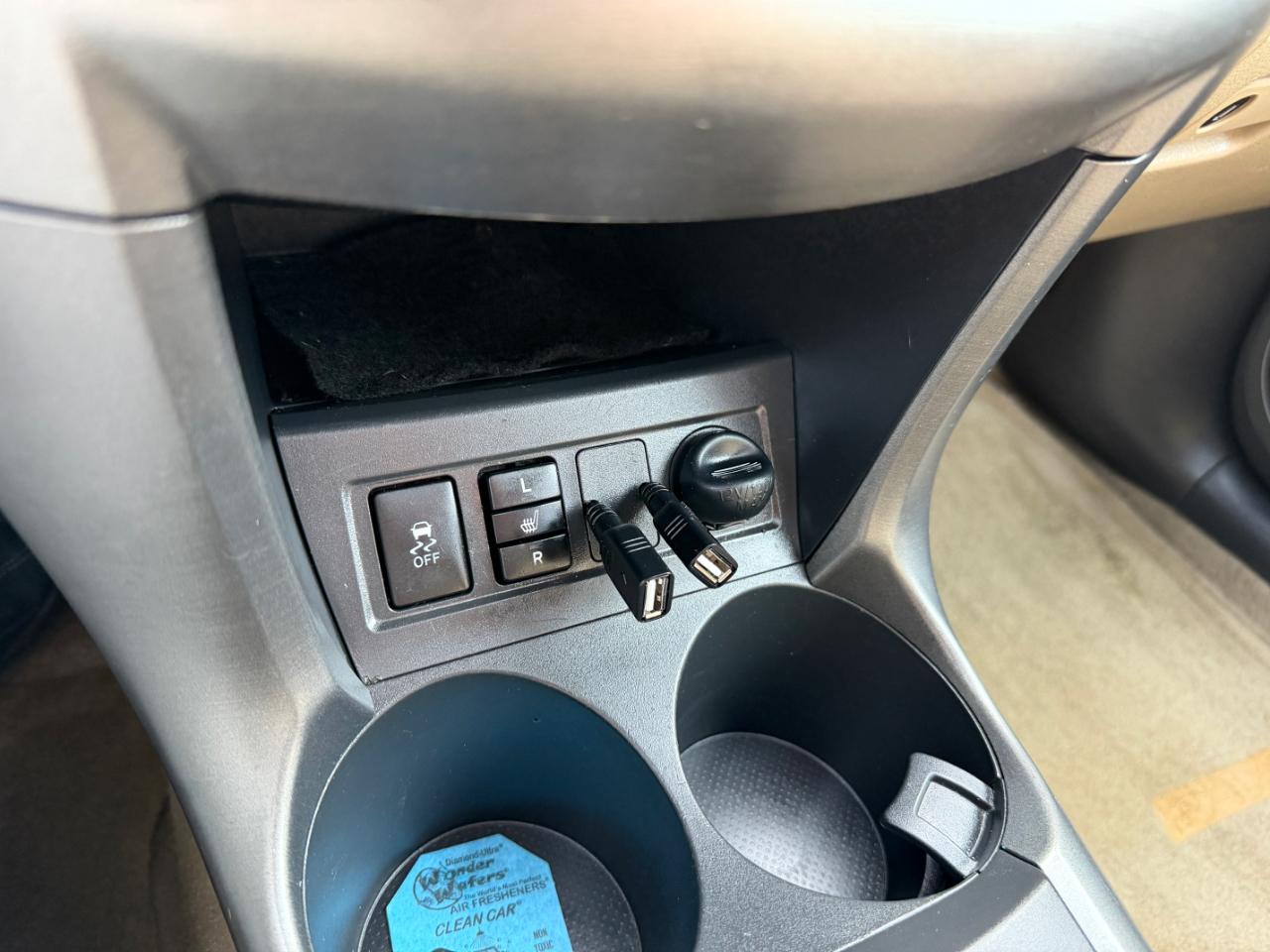 Toyota RAV4 4WD 4dr V6 5-Spd AT Ltd (Natl) 2011