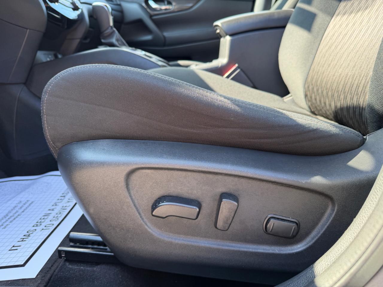 Nissan Rogue FWD SV 2018