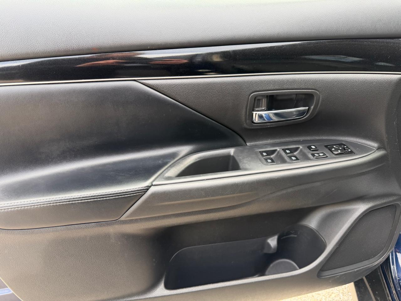 Mitsubishi Outlander SEL FWD 2020