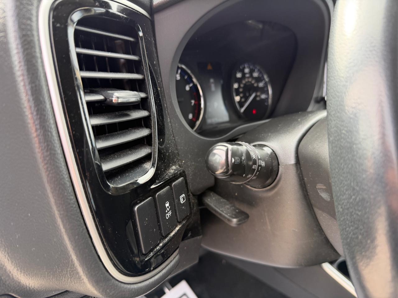 Mitsubishi Outlander SEL FWD 2020