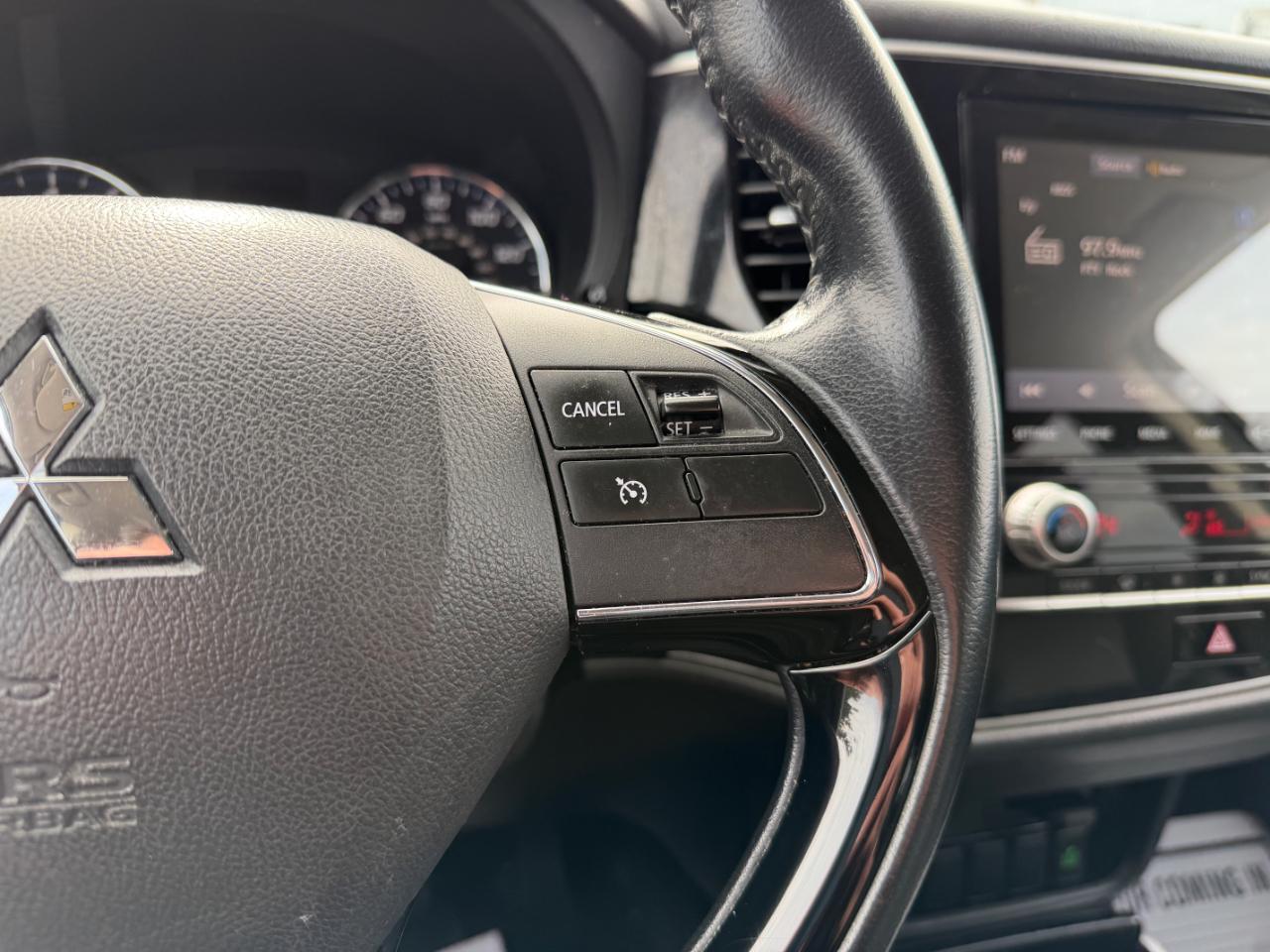 Mitsubishi Outlander SEL FWD 2020