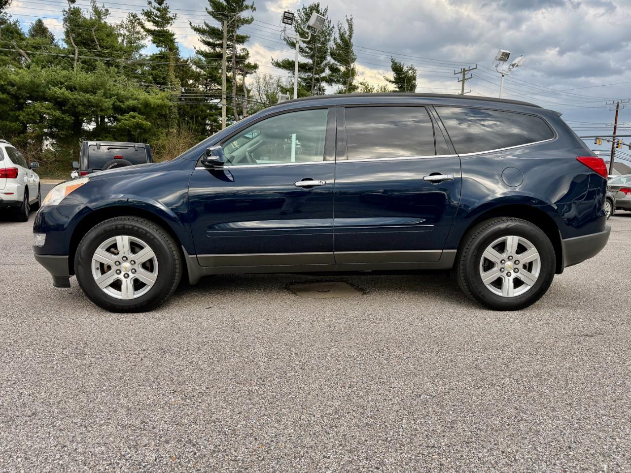 Chevrolet Traverse AWD 4dr LT w/2LT 2011