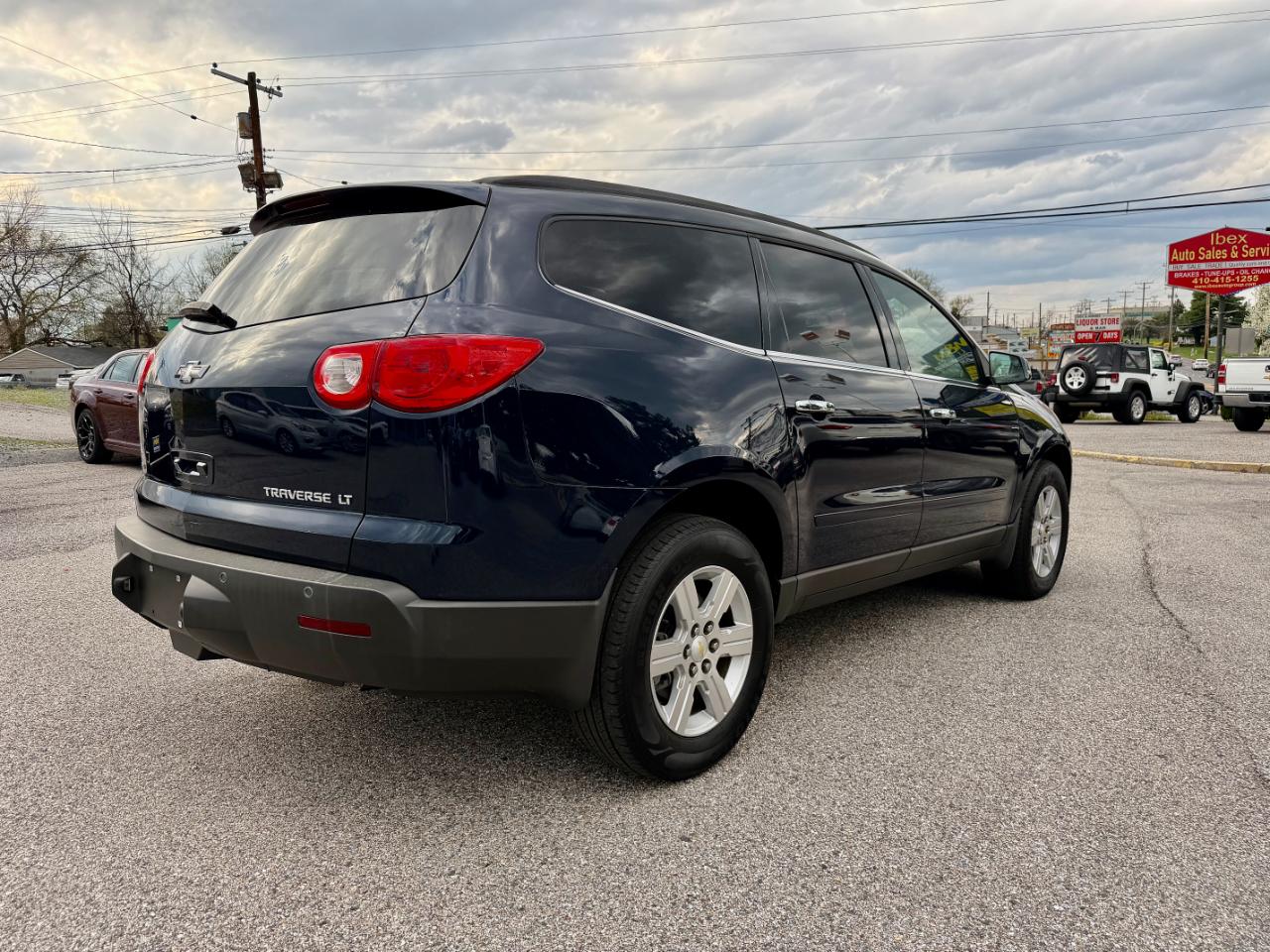 Chevrolet Traverse AWD 4dr LT w/2LT 2011