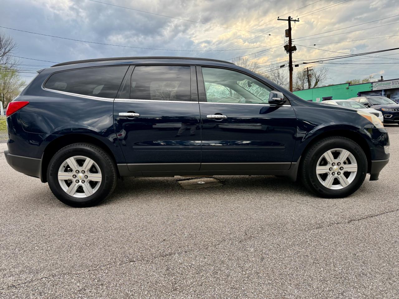 Chevrolet Traverse AWD 4dr LT w/2LT 2011