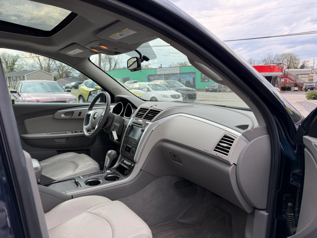 Chevrolet Traverse AWD 4dr LT w/2LT 2011