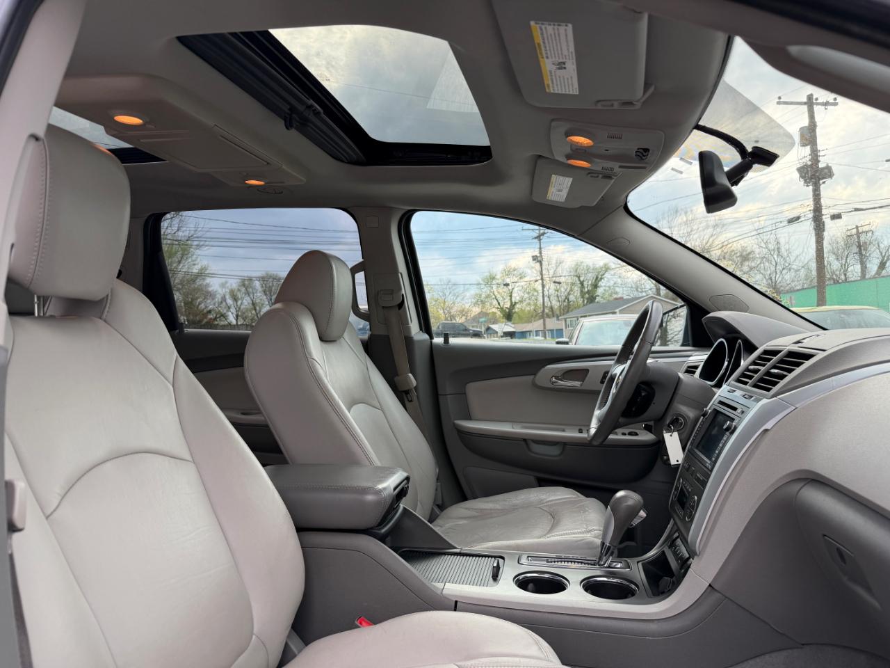 Chevrolet Traverse AWD 4dr LT w/2LT 2011