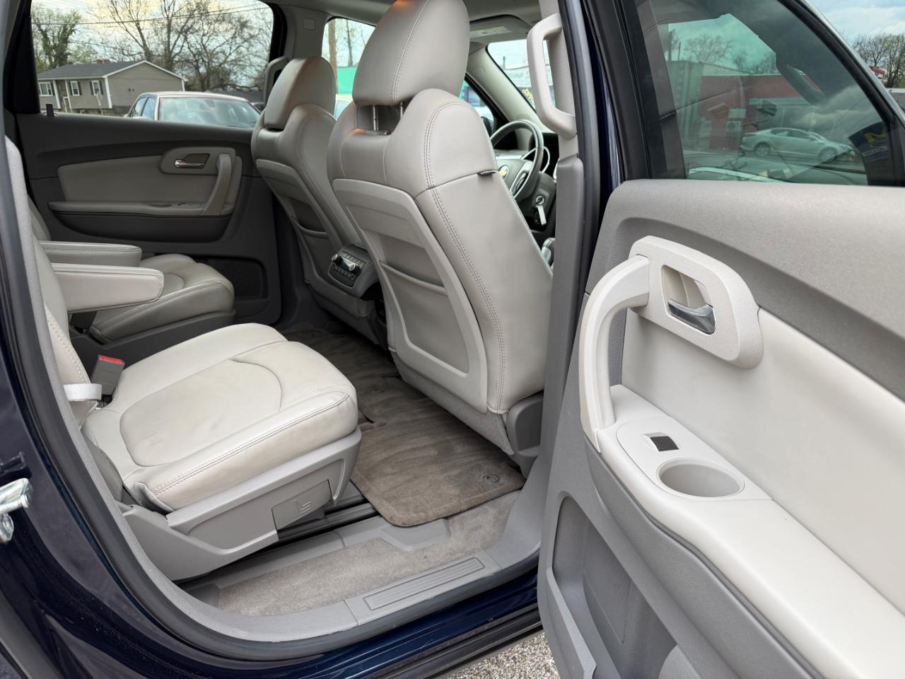 Chevrolet Traverse AWD 4dr LT w/2LT 2011