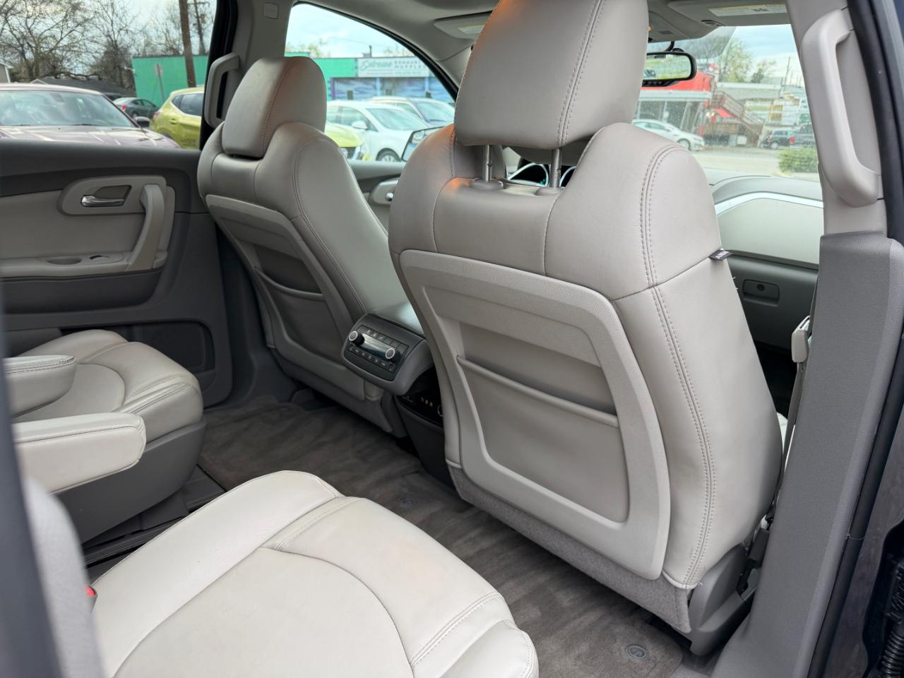 Chevrolet Traverse AWD 4dr LT w/2LT 2011