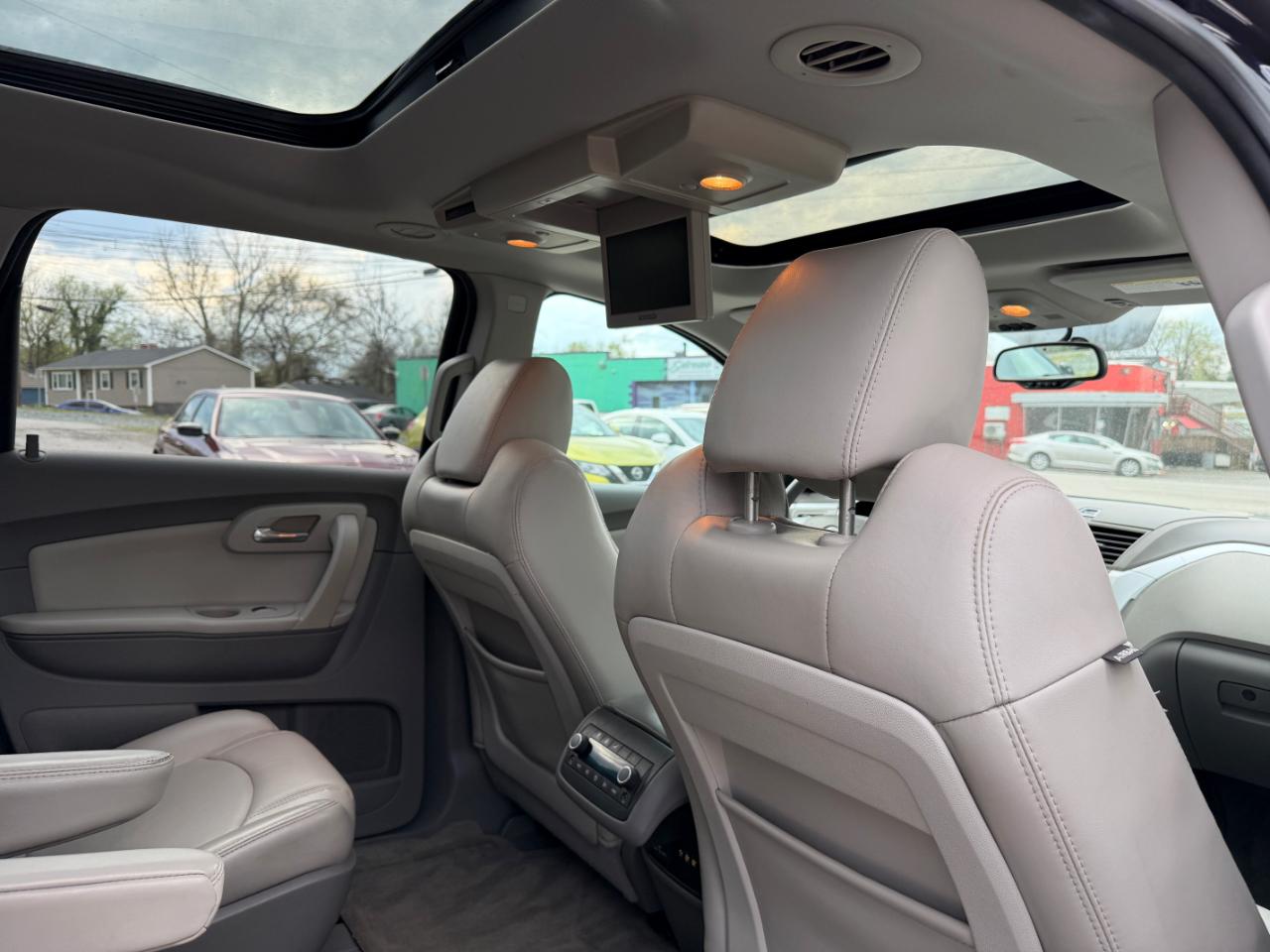 Chevrolet Traverse AWD 4dr LT w/2LT 2011