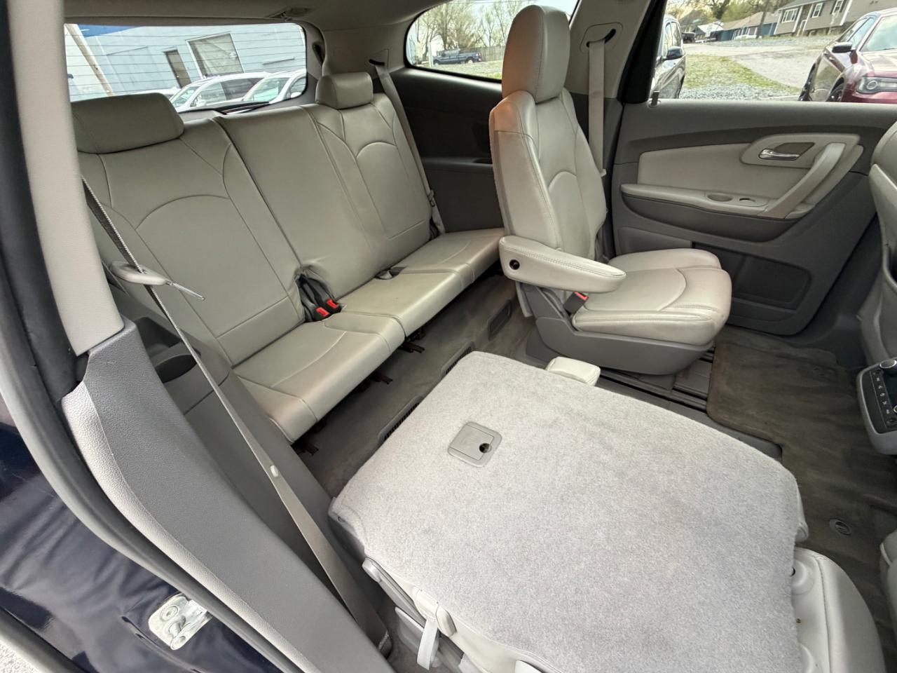 Chevrolet Traverse AWD 4dr LT w/2LT 2011