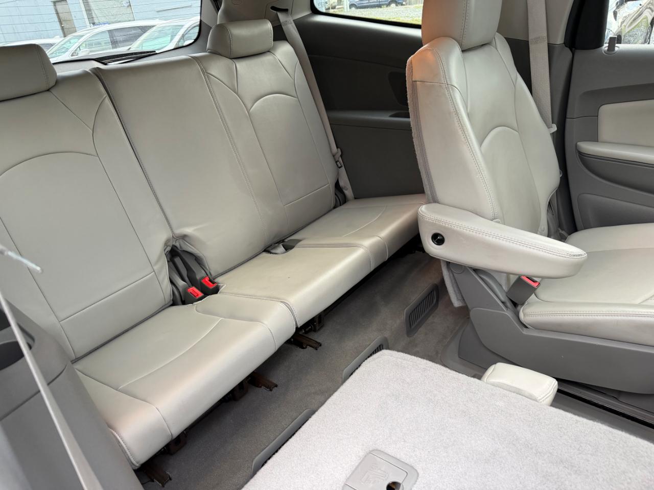 Chevrolet Traverse AWD 4dr LT w/2LT 2011