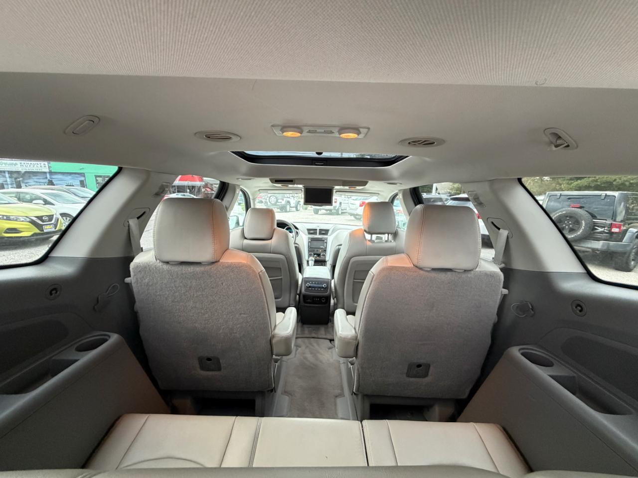 Chevrolet Traverse AWD 4dr LT w/2LT 2011