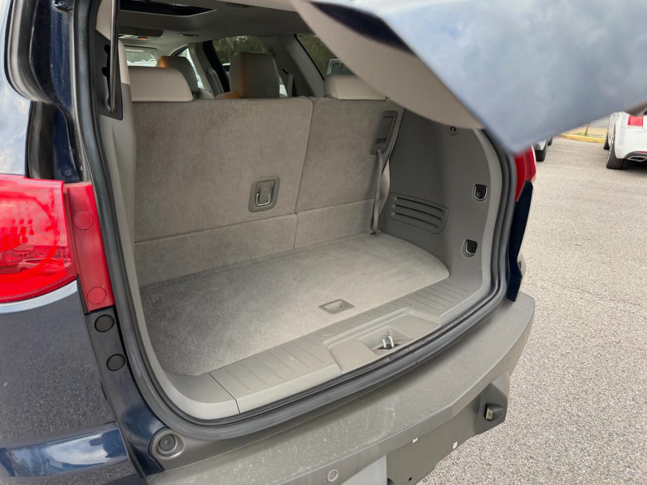 Chevrolet Traverse AWD 4dr LT w/2LT 2011