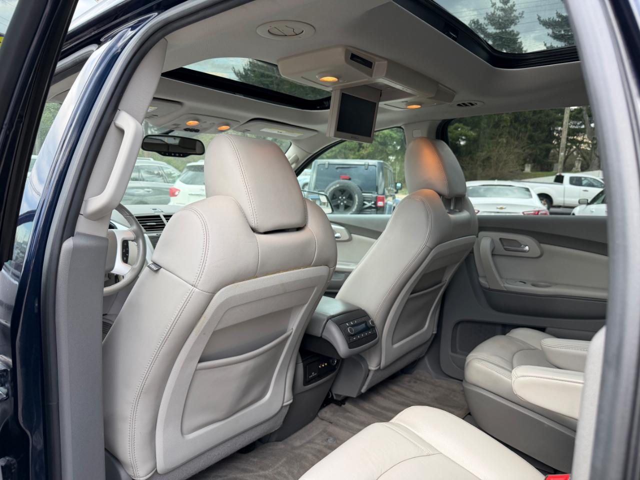 Chevrolet Traverse AWD 4dr LT w/2LT 2011