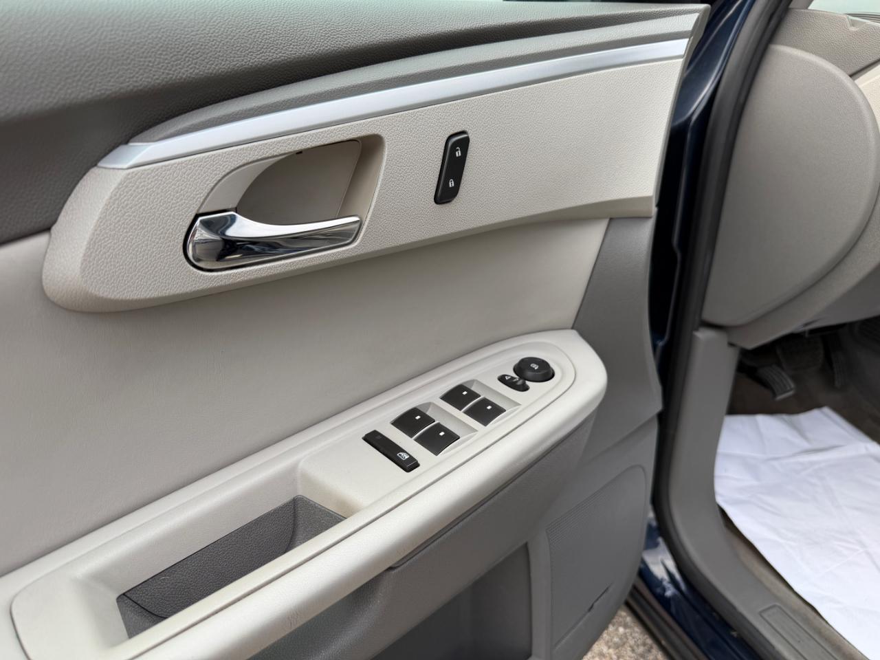 Chevrolet Traverse AWD 4dr LT w/2LT 2011