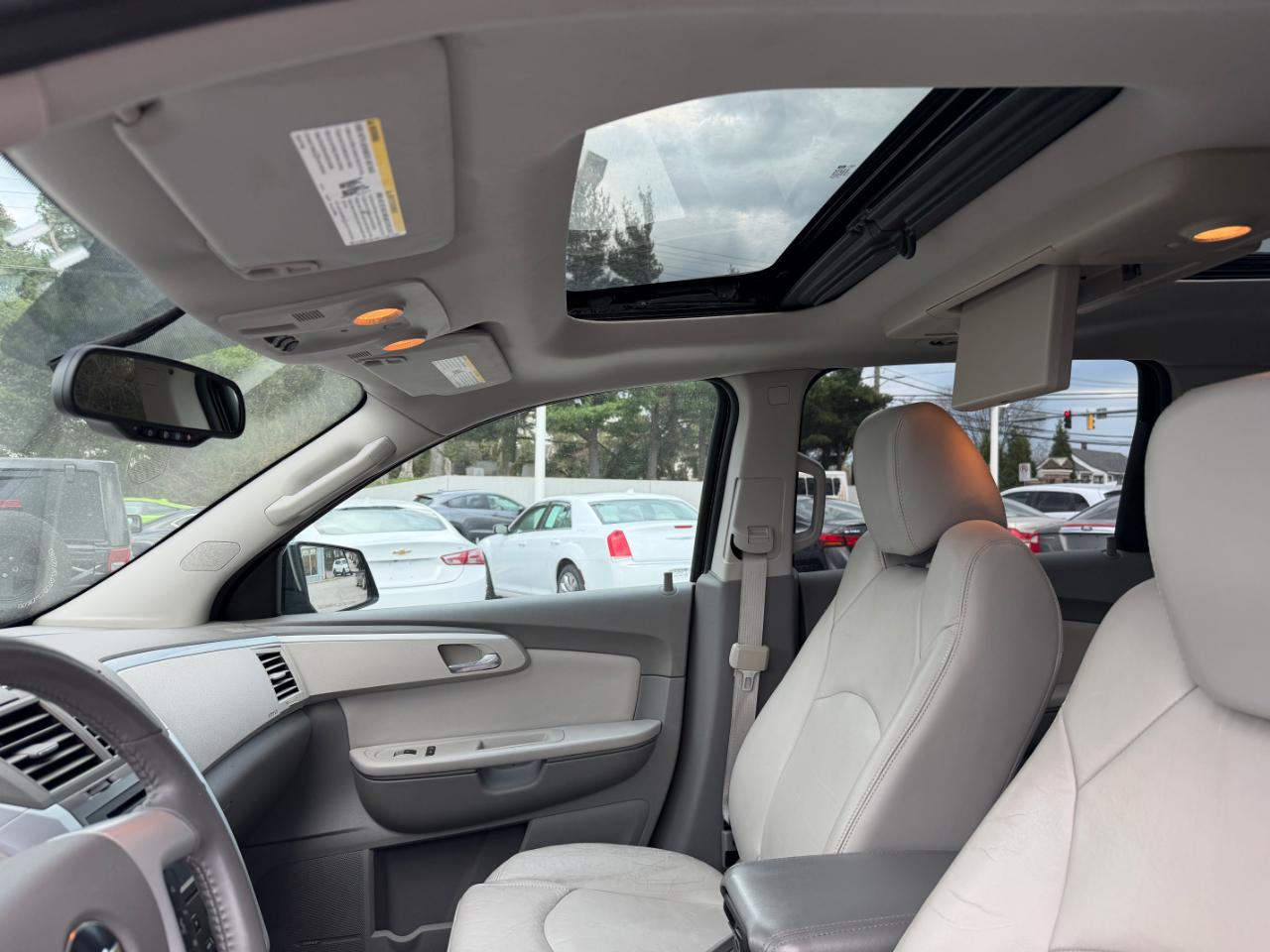 Chevrolet Traverse AWD 4dr LT w/2LT 2011