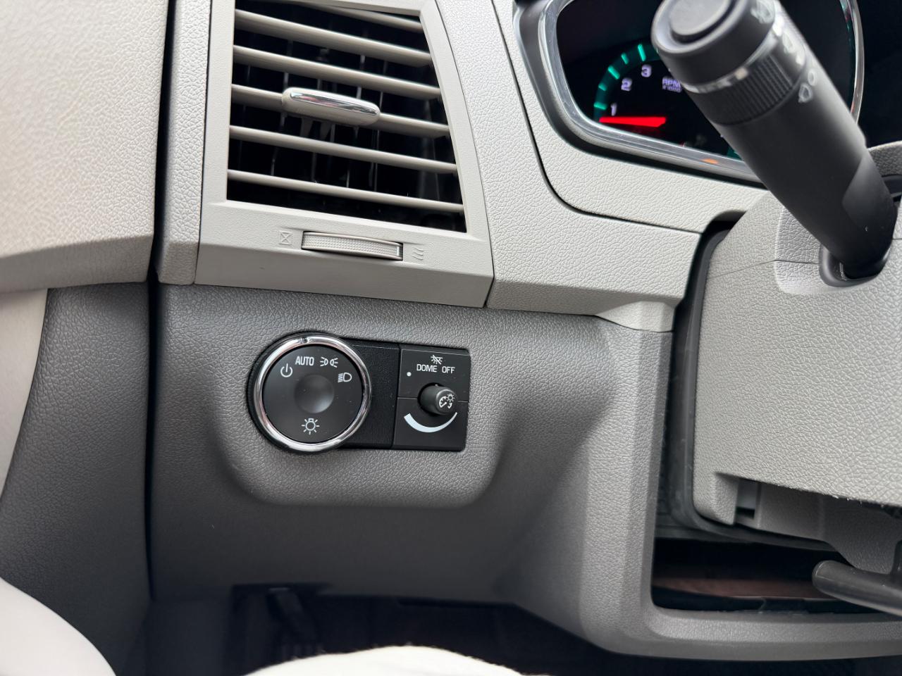 Chevrolet Traverse AWD 4dr LT w/2LT 2011