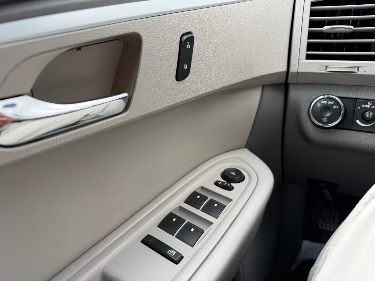 Chevrolet Traverse AWD 4dr LT w/2LT 2011