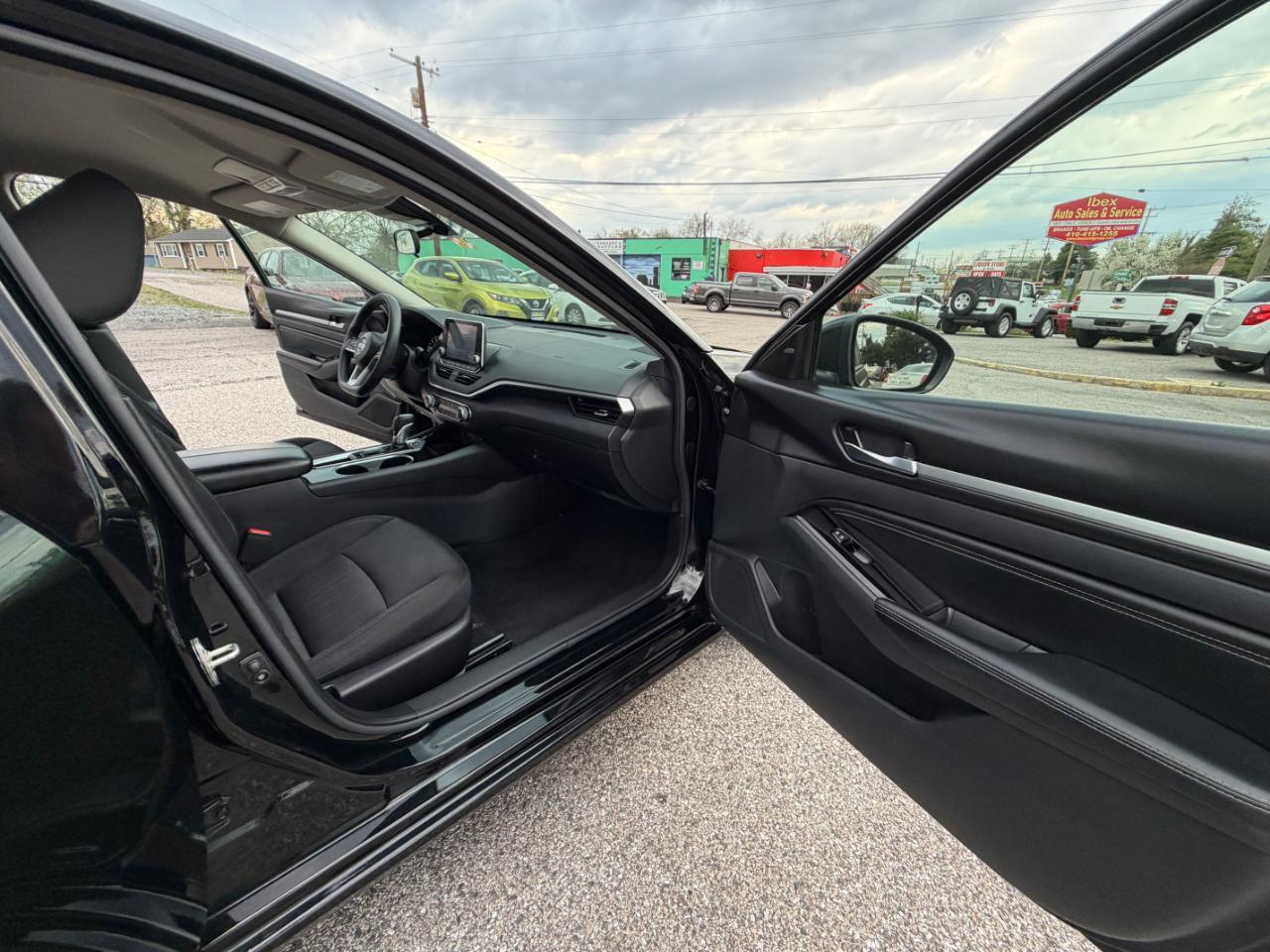 Nissan Altima 2.5 SV Sedan 2021