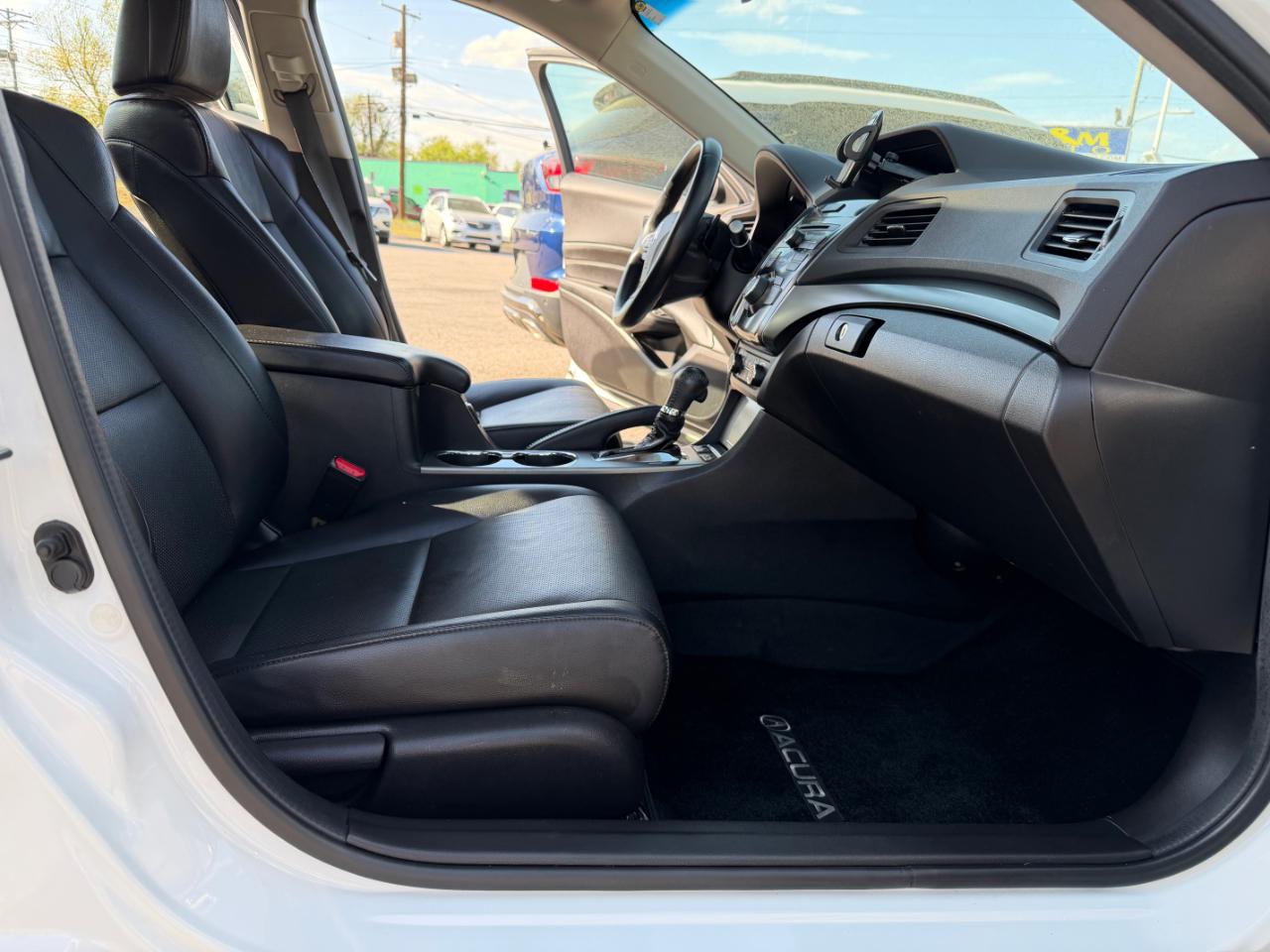 Acura ILX 4dr Sdn 2.0L 2014