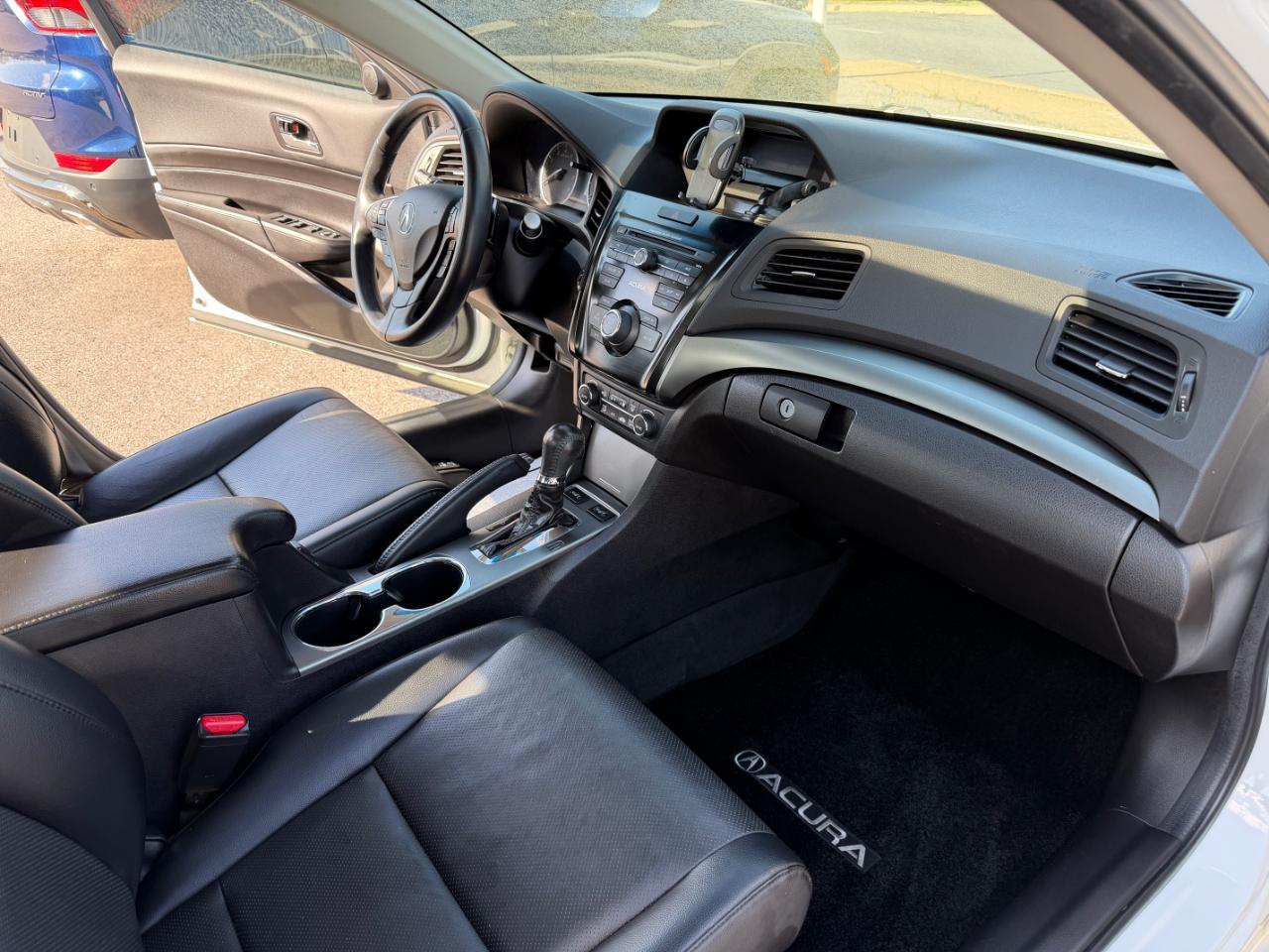 Acura ILX 4dr Sdn 2.0L 2014