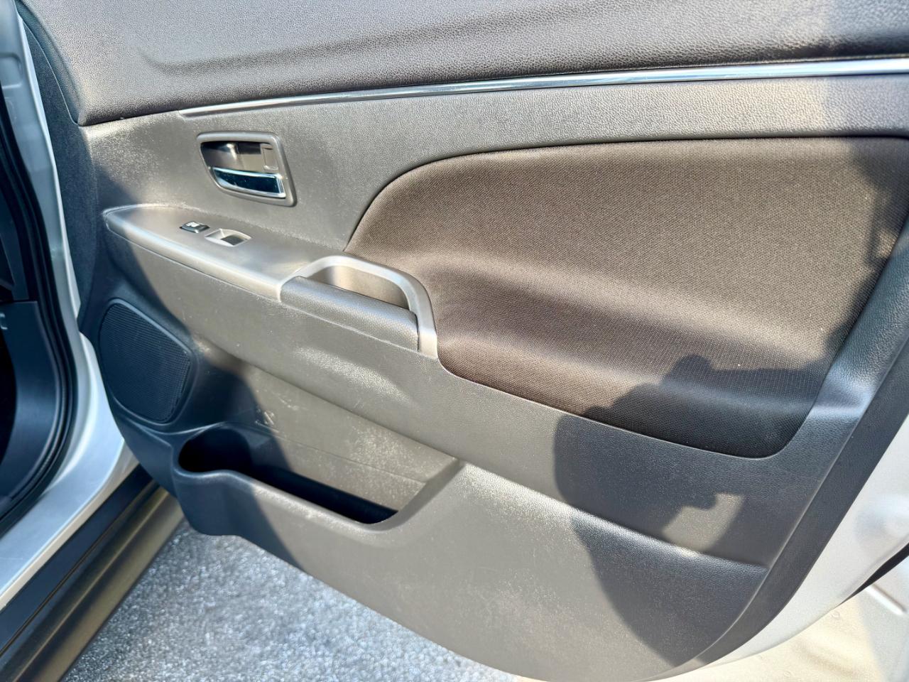 Mitsubishi Outlander Sport ES 2.0 CVT 2019