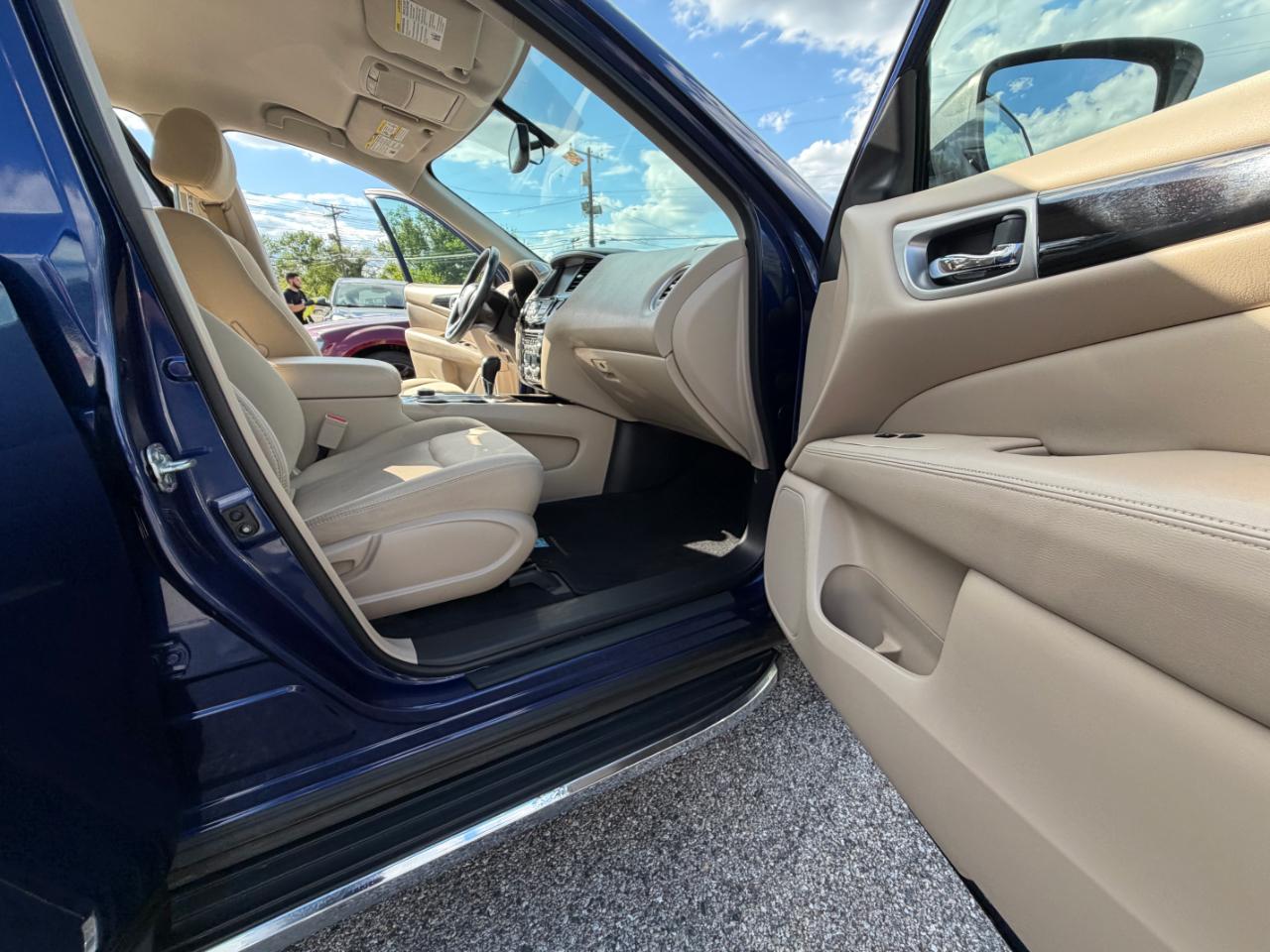 Nissan Pathfinder 4x4 SV 2018