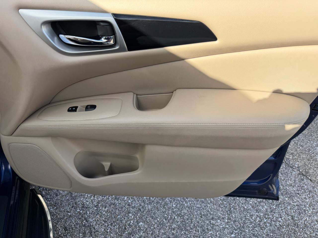 Nissan Pathfinder 4x4 SV 2018