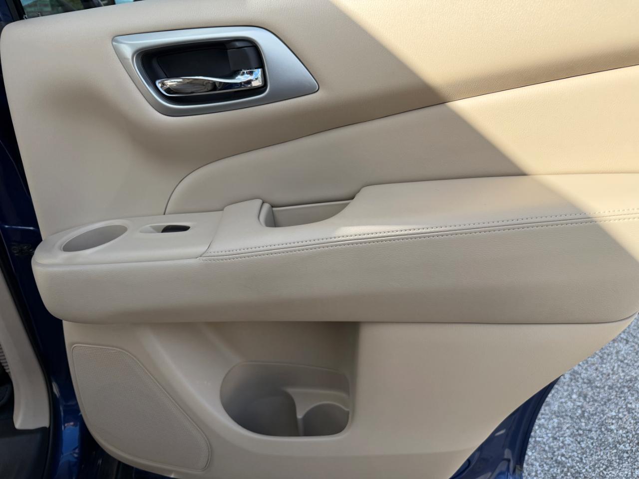 Nissan Pathfinder 4x4 SV 2018