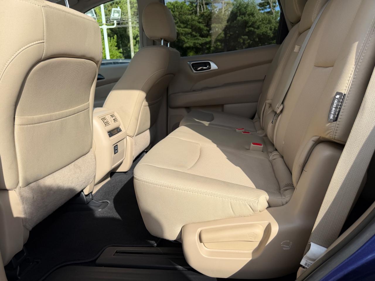 Nissan Pathfinder 4x4 SV 2018
